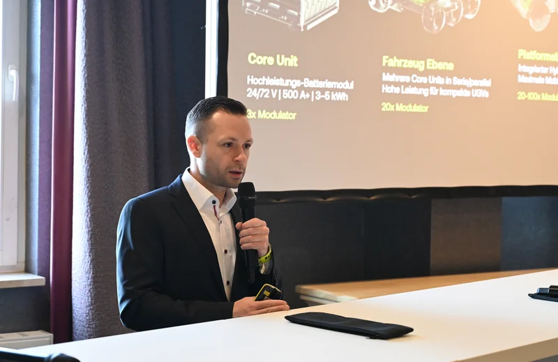 Hauptmann d.R. Niclas Lehnert, PULSETRAIN GmbH Hauptmann d.R. Niclas Lehnert, PULSETRAIN GmbH, trägt vor zum Thema Adaptive Energiearchitektur für Unbemannte Systeme: Skalierbar und resilient für die Verteidigungssysteme der nächsten Generation