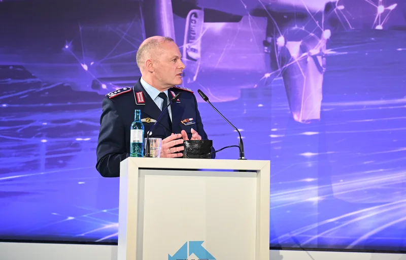 Oberst i.G. Stefan Laupert, Planungsamt der Bundeswehr Oberst i.G. Stefan Laupert, Planungsamt der Bundeswehr